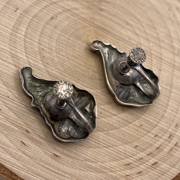 Antique Victorian Sterling Silver Floral Cornucopia Screw Back Earrings - Picture 3 of 4